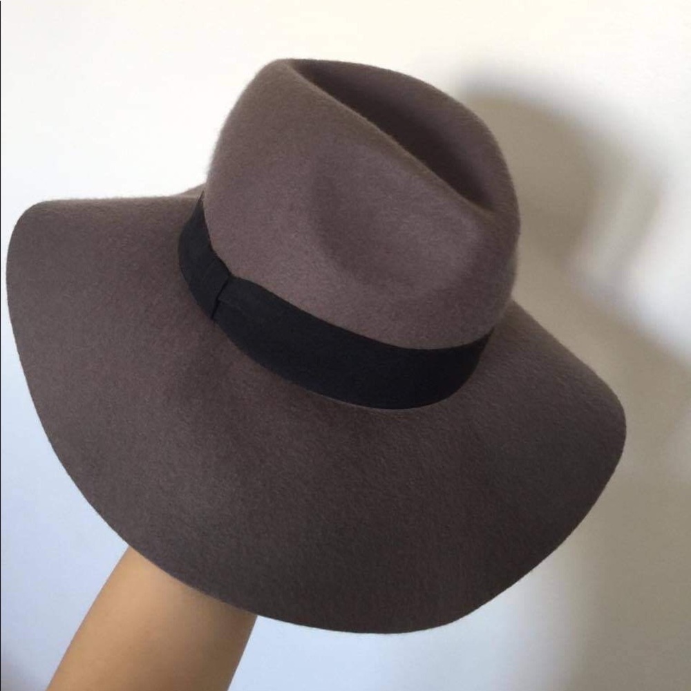 Stylish floppy hat - Picture 3 of 3